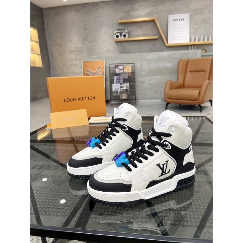 l**is V*t*n sneakers
